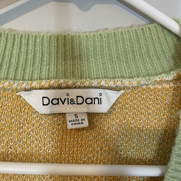 Davi & Dani Daisy Cardigan Sweater Green Sz S Oversized Pockets Button Preppy - Picture 2 of 8